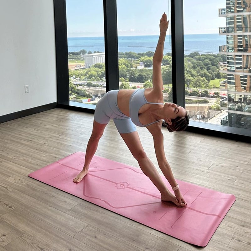 Liforme Travel Yoga Mat â€“ Free Yoga Bag included - Patented Alignment System, Warrior-like Grip, Non-slip, Eco-friendly, Ultra-lightweight, Sweat resistant, Long, Wide and Thick - Pink - Image 2